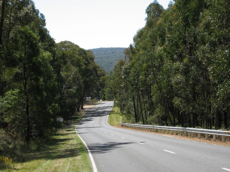Blackwood - Around Blackwood: View north along Trentham Rd, south of Blackwood