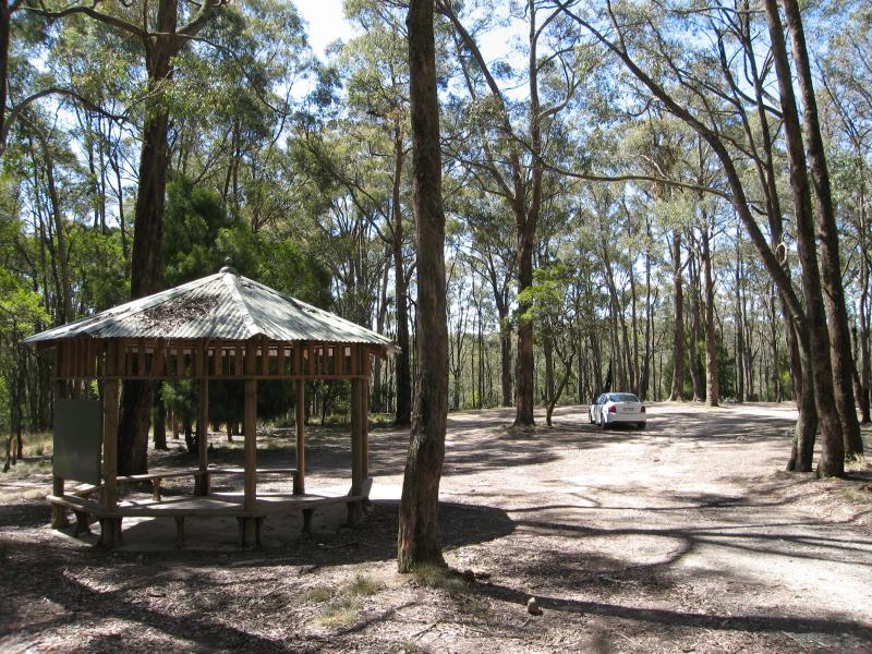 Blackwood - Shaws Lake and surroundings: Rotunda at Shaws Lake