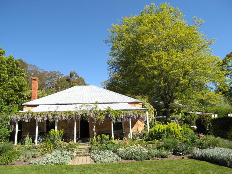 Blackwood - St Erth Gardens, Simmons Reef Road - Cottage and surrounding garden