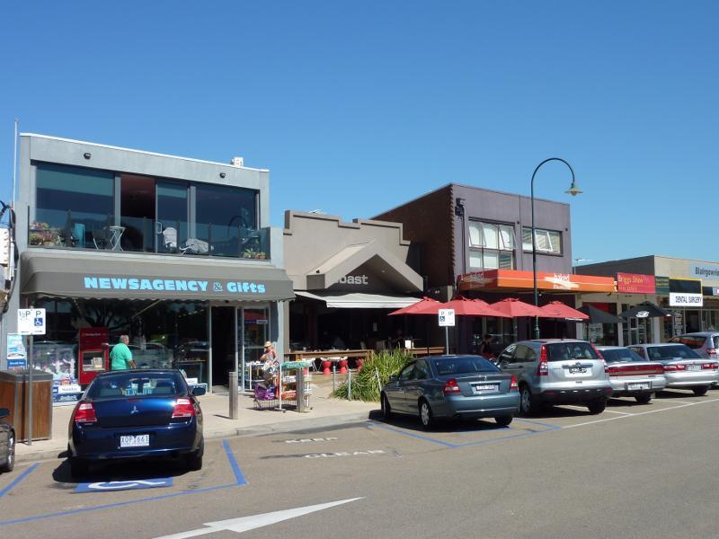 Blairgowrie - Commercial centre and shops, Point Nepean Road service road - Shops along southern side of service road, east of Wilson Rd