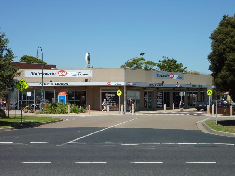 Blairgowrie - Commercial centre and shops, Point Nepean Road service road - View south-west along Wilson Rd at Point Nepean Road towards service road