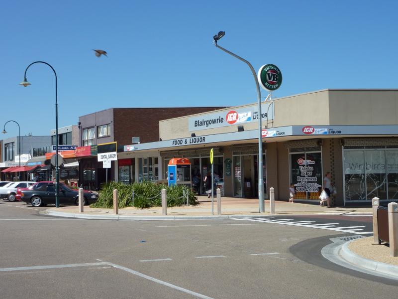 Blairgowrie - Commercial centre and shops, Point Nepean Road service road - View south-east along service road at Wilson Rd