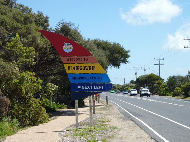 Blairgowrie - Around Blairgowrie: Welcome to Blairgowrie sign, view west along Point Nepean Rd towards St Johns Wood Rd