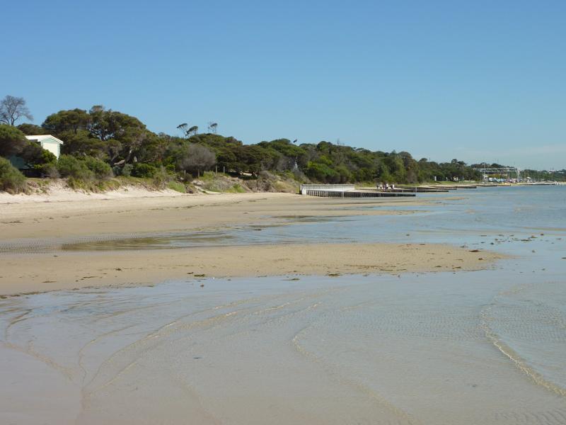 Blairgowrie - Foreshore and beach along Point Nepean Road opposite Wilson Road: View west along beach