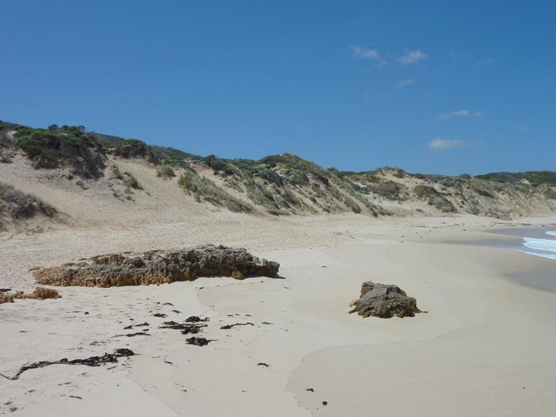 Blairgowrie - Koonya Ocean Beach, off southern end of Hughes Road: South-easterly view along beach