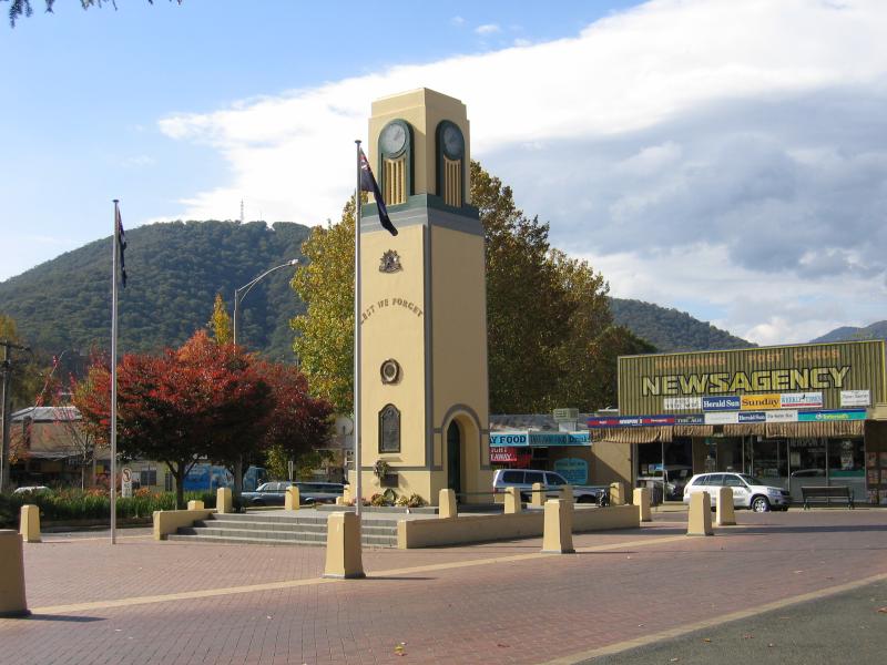 Bright - Commercial centre and shops, Ireland Street and Anderson Street: War memorial clock tower, view east from Ireland towards Barnard St