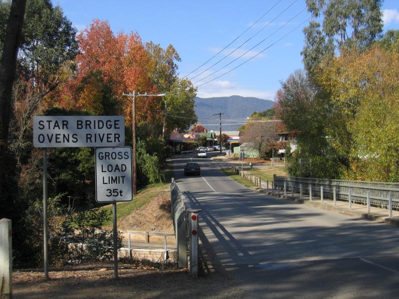 Bright - Star Road at Ovens River - View south along Star Rd over Ovens River