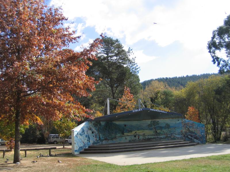 Bright - Howitt Park, Centenary Park, Ovens River: Sibley Soundshell, Howitt Park