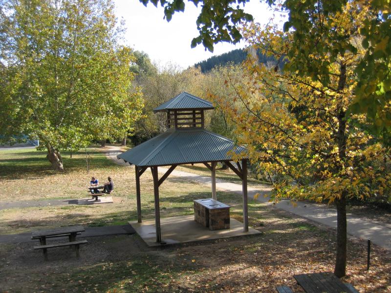 Bright - Howitt Park, Centenary Park, Ovens River: BBQ shelter, Howitt Park