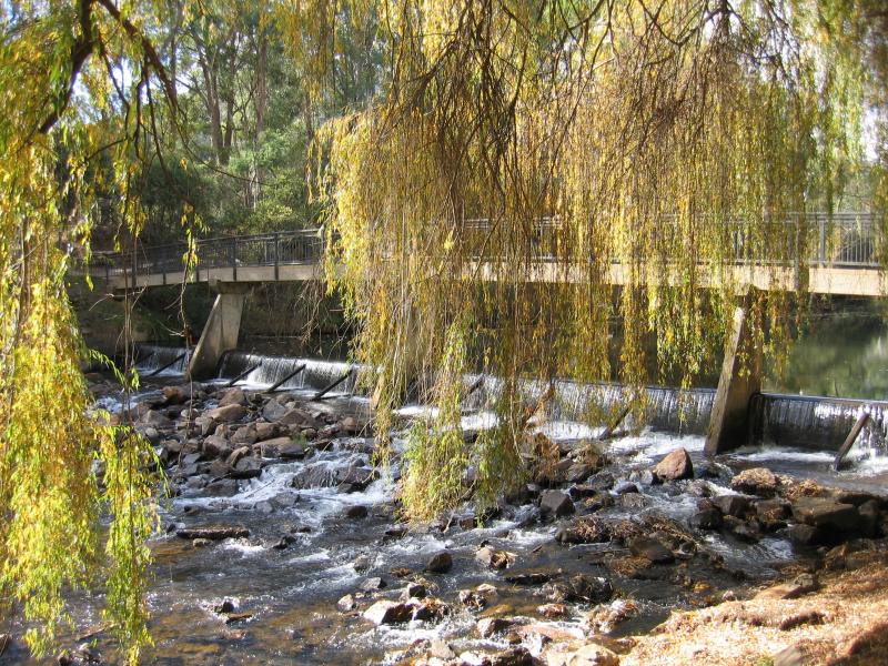 Bright - Howitt Park, Centenary Park, Ovens River: Footbridge over Ovens River