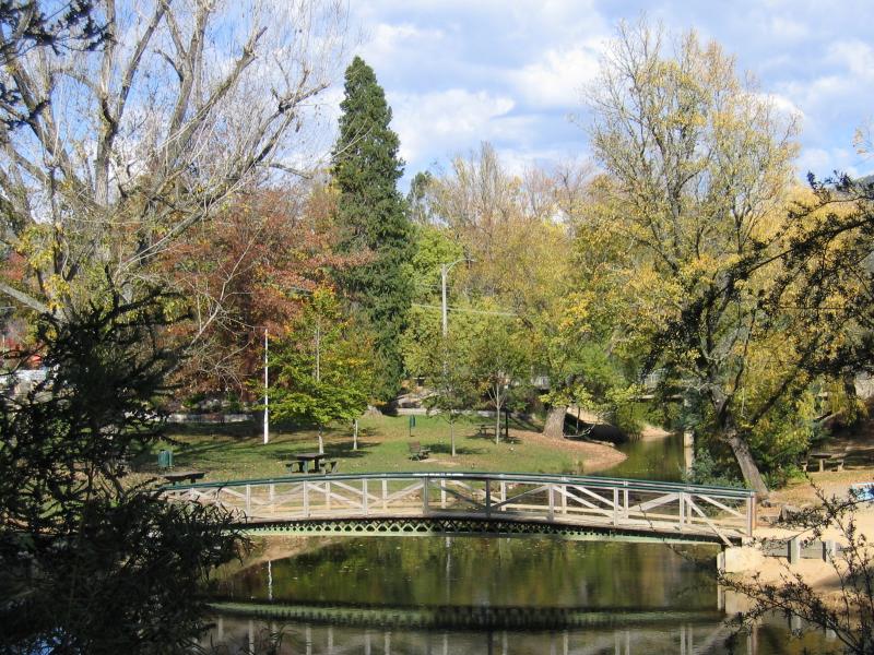Bright - Howitt Park, Centenary Park, Ovens River: View south along Morses Creek at Ovens River