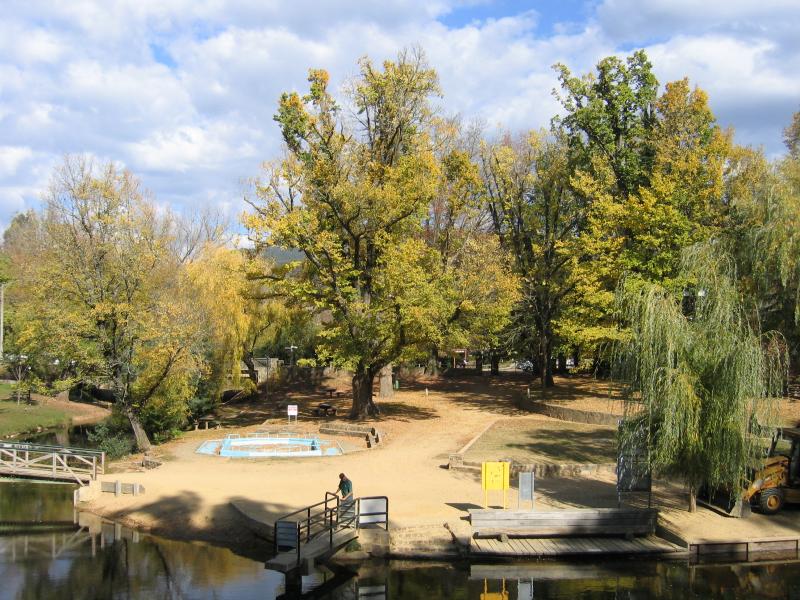 Bright - Howitt Park, Centenary Park, Ovens River - View south across Ovens River through Centenary Park