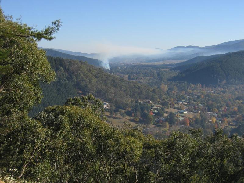 Bright - Huggins Lookout: View north-west