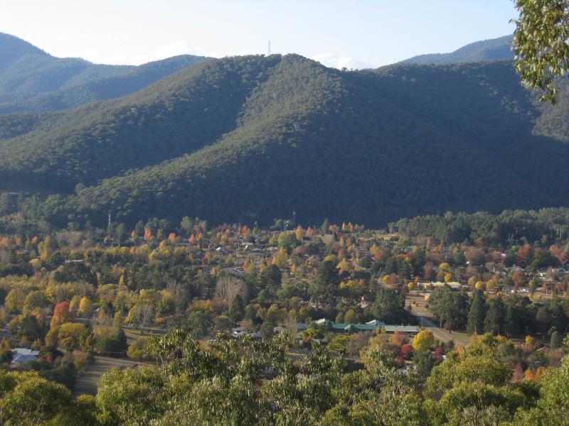 Bright - Huggins Lookout: View north-east to Bright