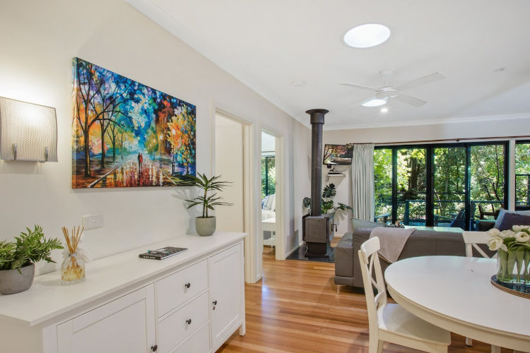 Tyntynder Garden Cottage 1, Bright