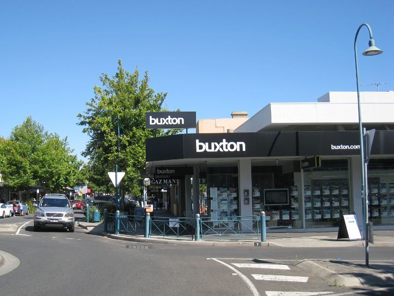 Brighton - Shops along Church Street: View south-east along Church St at Carpenter St