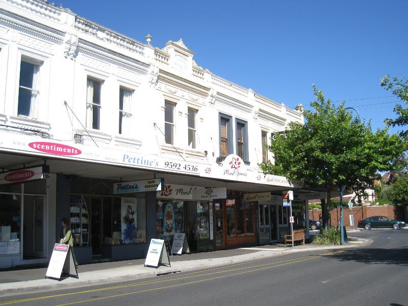 Brighton - Shops along Church Street: Shops along north side of Church St at Male St