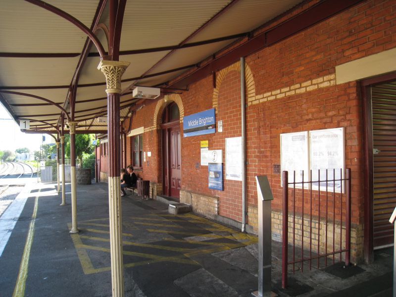 Brighton - Middle Brighton railway station, Church Street: Station platform