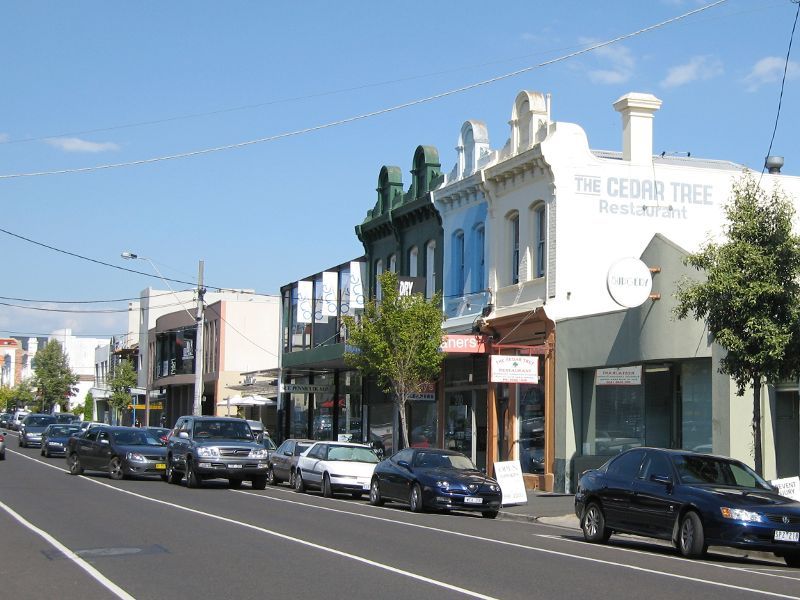 Brighton - Shops along Bay Street: View east along Bay St between Cochrane St and St Andrews St