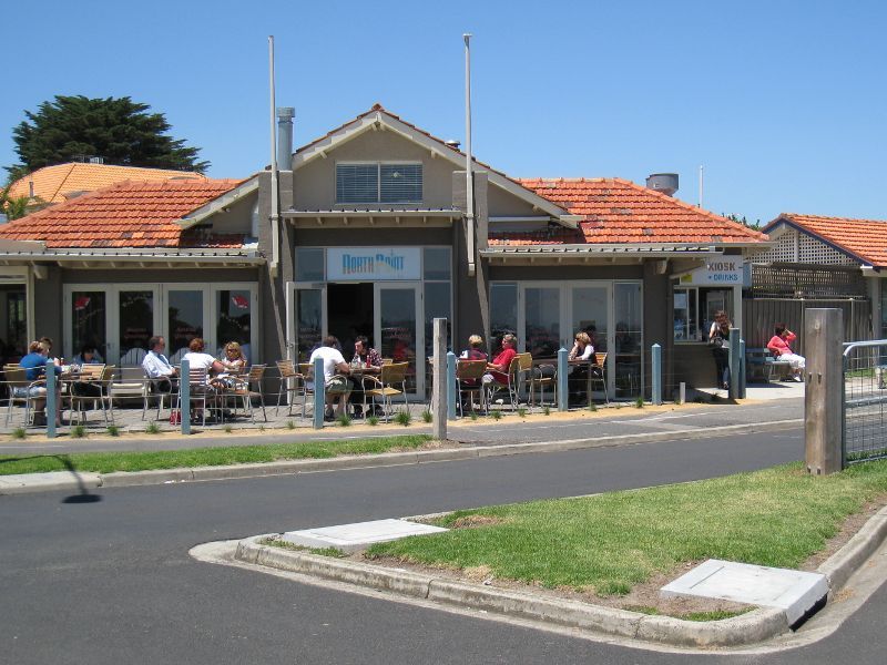 Brighton - Foreshore and beach at end of North Road: North Point Cafe at western end of North Rd