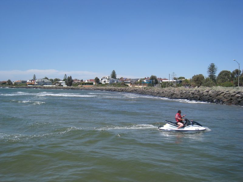 Brighton - Foreshore and beach at end of North Road: Northerly view along coast from jetty