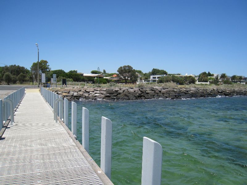 Brighton - Foreshore and beach at end of North Road - View along jetty back to the coast
