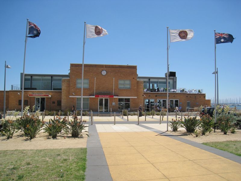 Brighton - Middle Brighton Baths: Main entrance to baths complex