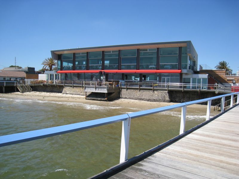 Brighton - Middle Brighton Baths: Restaurant overlooking sea bath