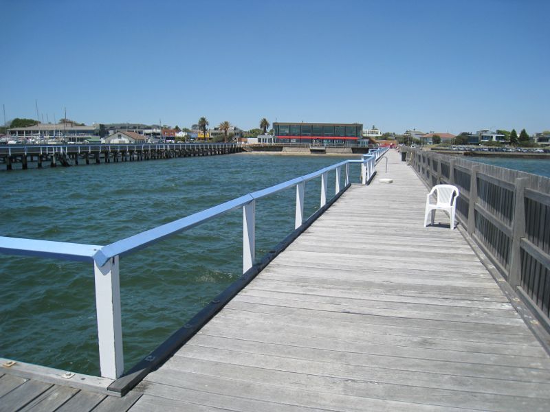 Brighton - Middle Brighton Baths: Walkway surrounding sea bath