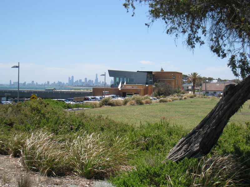 Brighton - Middle Brighton Baths: View north through foreshore park towards Middle Brighton Baths