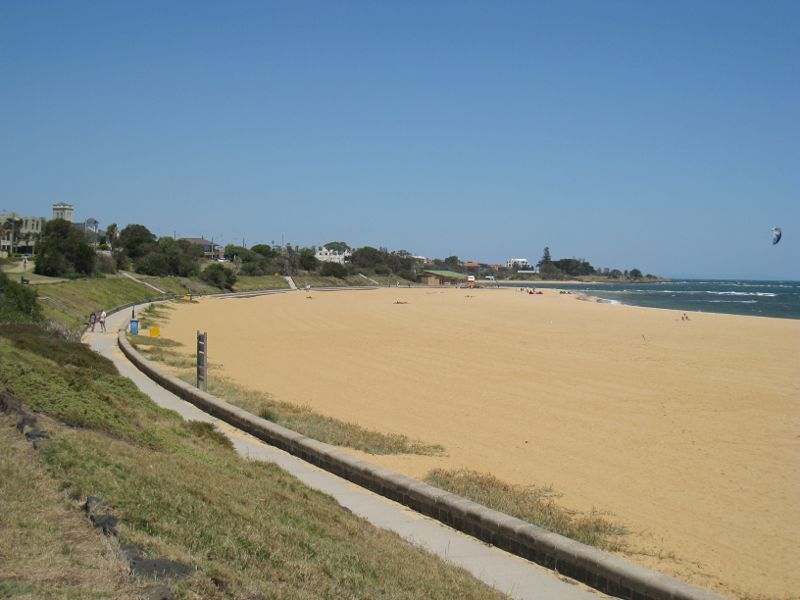 Brighton - Beach and coastline at Middle Brighton Beach: Southerly view along beach