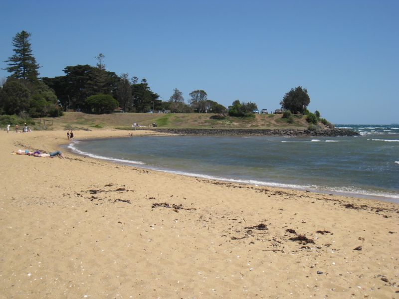 Brighton - Beach and coastline at Holloway Bend - View south towards Green Point