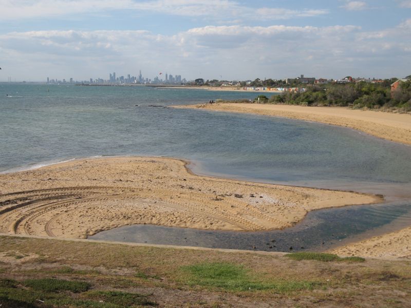Brighton - Beach and coastline at Holloway Bend: Northerly view towards city skyline