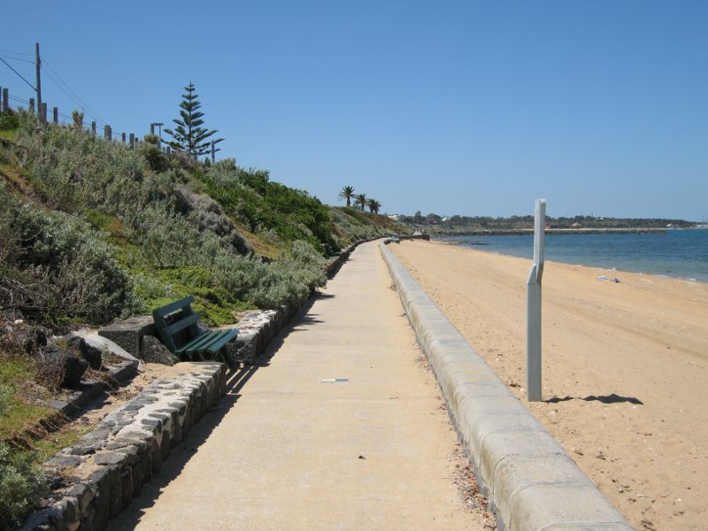 Brighton - Beach and coastline between South Road and New Street: South-easterly view from path along beach