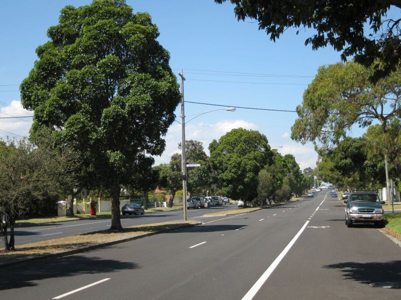 Brighton - South Road: View east along South Rd towards Margarita St