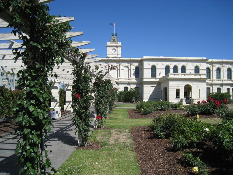 Brighton - Brighton Arts & Cultural Centre, corner Wilson Street and Carpenter Street: Arbour and rose garden