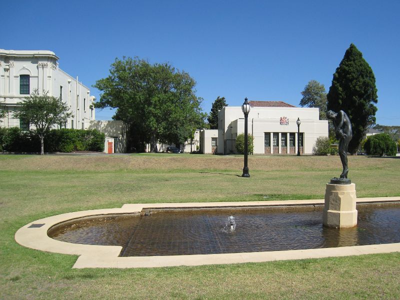 Brighton - Brighton Arts & Cultural Centre, corner Wilson Street and Carpenter Street: Fountain and former court house