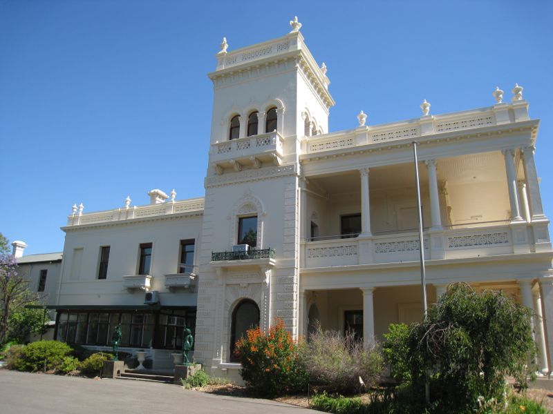 Brighton - Kamesburgh Gardens and mansion, North Road: Side of mansion