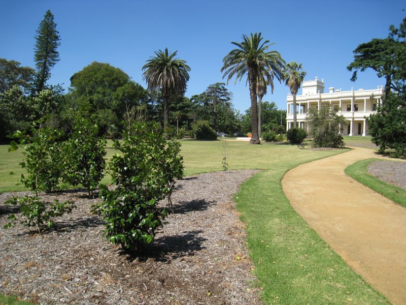 Brighton - Kamesburgh Gardens and mansion, North Road: Garden