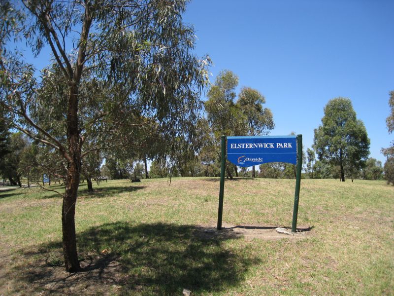 Brighton - Elsternwick Park, Bent Avenue: Elsternwick Park sign, corner St Kilda St and Bent Av