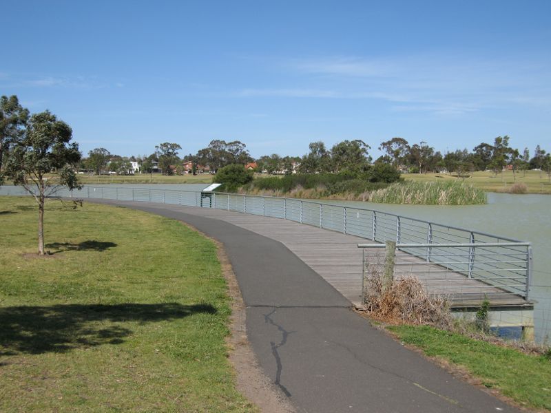 Brighton - Elsternwick Park, Bent Avenue: Boardwalk along north side of lake