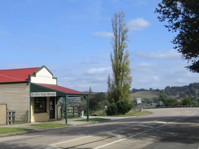 Bruthen - Commercial centre and shops, Great Alpine Road: Olde Oppe Shoppe, view west along Great Alpine Rd towards Church St