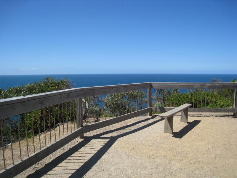 Cape Schanck - Walking tracks and lookouts around car park at end of Cape Schanck Road: Lookout south of car park