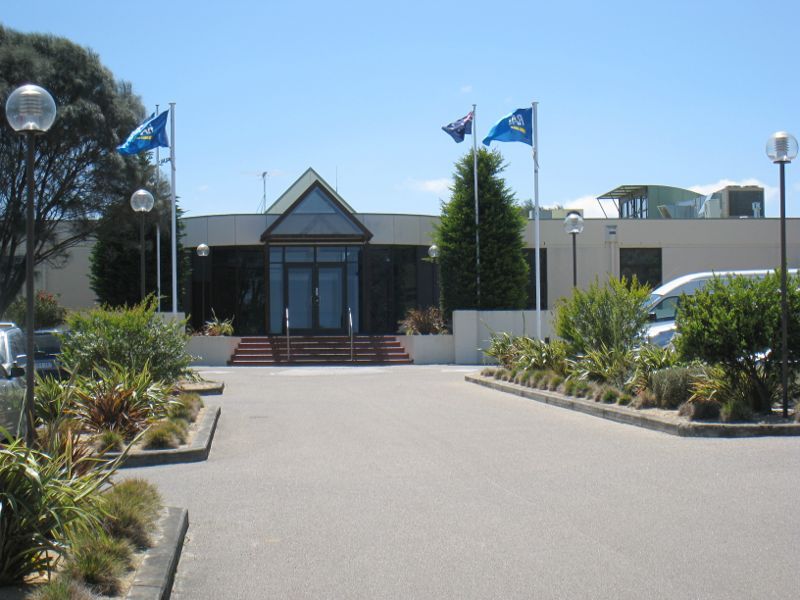 Cape Schanck - Cape Schanck Resort & Golf Course, Trent Jones Drive - Entrance to resort reception and restaurant, viewed from car park