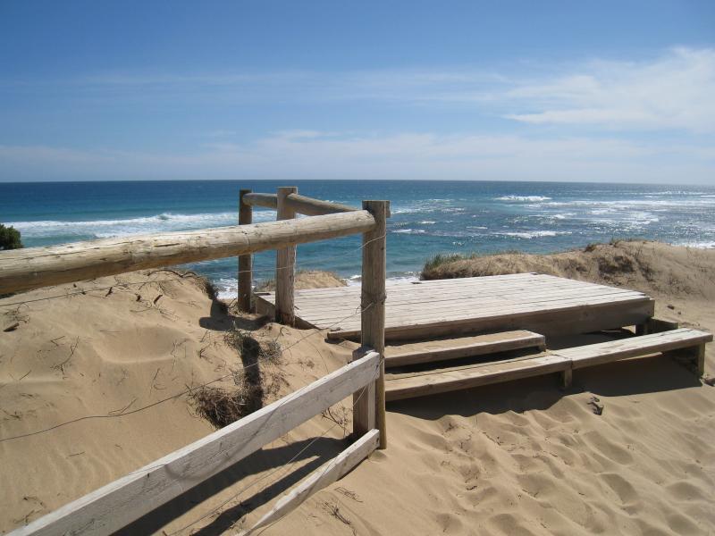 Cape Schanck - Gunnamatta Beach, section where Truemans Road meets the coast: Viewing platform on foreshore