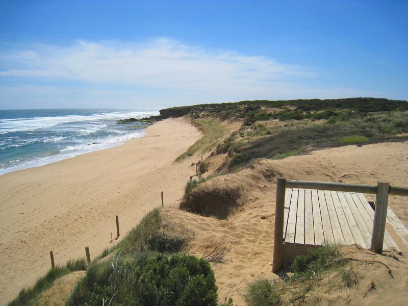 Cape Schanck - Gunnamatta Beach, section where Truemans Road meets the coast: View north-west along beach at viewing platform
