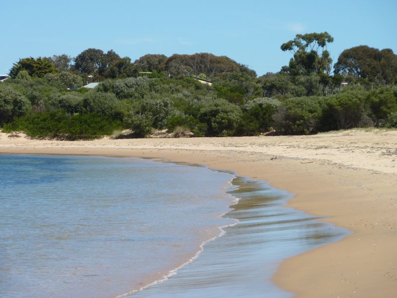 Cape Woolamai - Beach along The Esplanade near Seaspray Avenue: Southerly view along beach