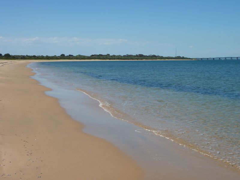 Cape Woolamai - Beach along The Esplanade near Seaspray Avenue: Northerly view along beach