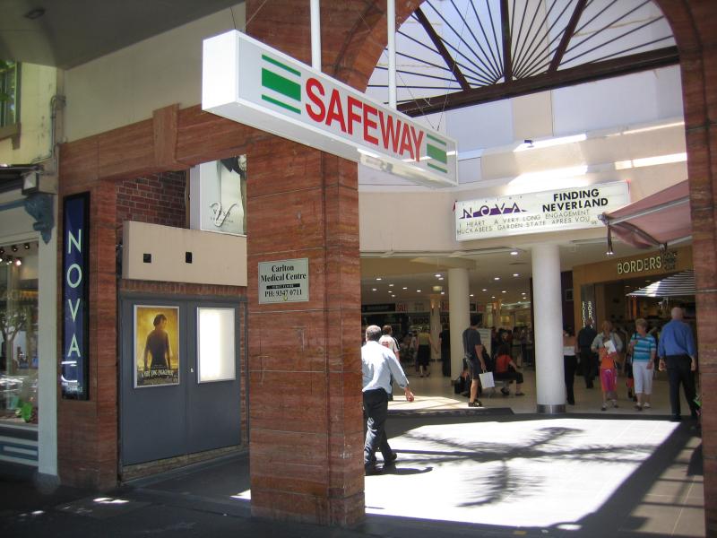 Carlton - Lygon Street, commercial centre and restaurants: Entrance to Lygon Court Shopping Plaza, Lygon St