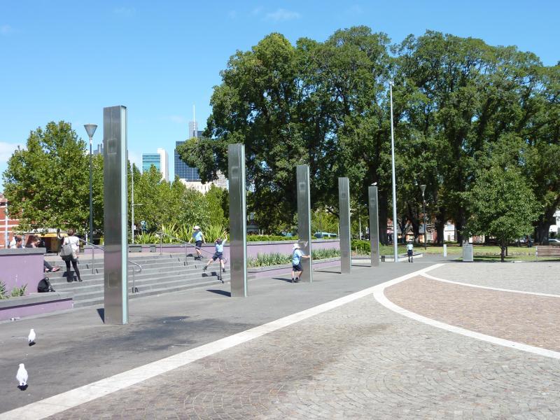 Carlton - Argyle Square and Piazza Italia, Lygon Street and Argyle Place North & South: Steps leading up to Lygon St from Piazza Italia